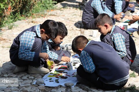 جشنواره نقاشی کودکان در بنای تاریخی آینه خانه مفخم بجنورد