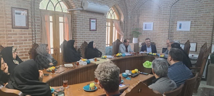 تشکل‌های حرفه‌ای صنایع‌دستی باید به مرجع پیگیری مطالبات و حل مسائل فعالان این حوزه تبدیل شوند