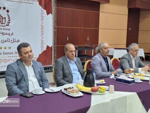 نشست صمیمی دادستان طرقبه شاندیر با فعالان  گردشگری شهرستان