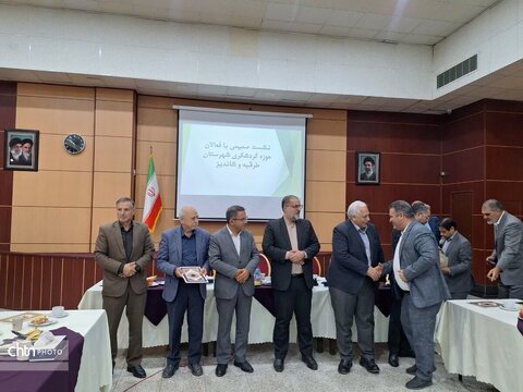 نشست صمیمی دادستان طرقبه شاندیر با فعالان  گردشگری شهرستان
