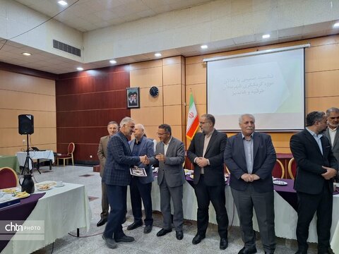 نشست صمیمی دادستان طرقبه شاندیر با فعالان  گردشگری شهرستان