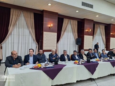 نشست صمیمی دادستان طرقبه شاندیر با فعالان  گردشگری شهرستان