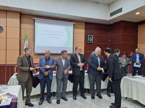 نشست صمیمی دادستان طرقبه شاندیر با فعالان  گردشگری شهرستان