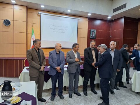 نشست صمیمی دادستان طرقبه شاندیر با فعالان  گردشگری شهرستان