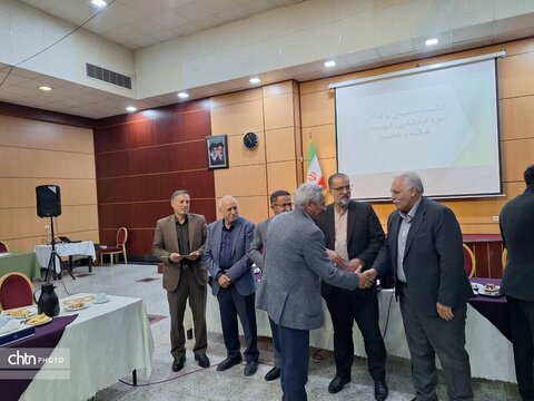 نشست صمیمی دادستان طرقبه شاندیر با فعالان  گردشگری شهرستان