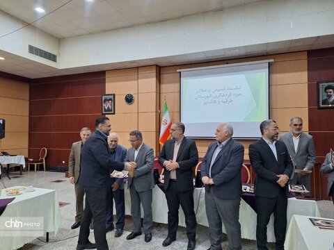 نشست صمیمی دادستان طرقبه شاندیر با فعالان  گردشگری شهرستان