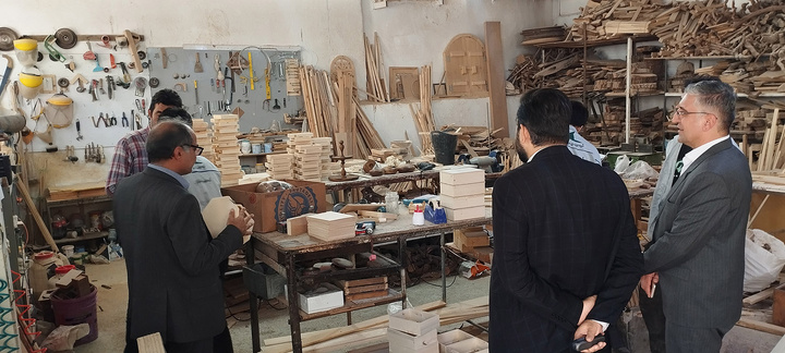 بازدید مدیرکل دفتر حمایت از تولید معاونت صنایع‌دستی از کارگاه‌های صنایع‌دستی قم