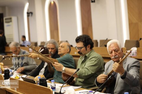 ارزیابی هنرمندان ساز سازی سنتی در نشست کمیته تخصصی شورای ارزشیابی هنرمندان صنایع دستی