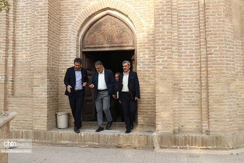 رئیس گردشگری سازمان برنامه و بودجه از طرح‌های گردشگری و میراث‌فرهنگی قم بازدید کرد