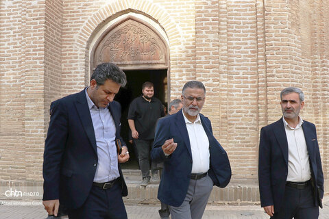 رئیس گردشگری سازمان برنامه و بودجه از طرح‌های گردشگری و میراث‌فرهنگی قم بازدید کرد