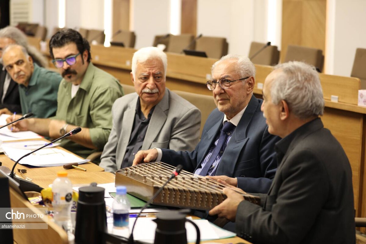 ارزیابی هنرمندان ساز سازی سنتی در نشست کمیته تخصصی شورای ارزشیابی هنرمندان صنایع دستی