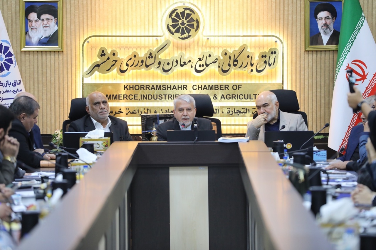 صالحی‌امیری در نشست هم‌اندیشی با فعالان گردشگری و صنایع‌دستی خرمشهر و آبادان: