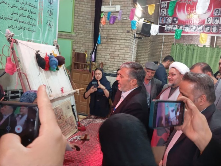 جلوه‌گری هنر، فرهنگ و توانمندی بانوان روستایی در نمایشگاه فرهنگی مالمیر شازند؛ از فرش «گل‌بوته مالمیر» تا غذاهای سنتی و صنایع‌دستی