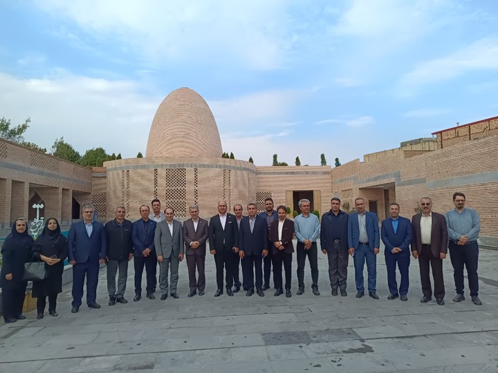 بازدید رایزنان بازرگانی هفت کشور از بارگاه شمس تبریزی در خوی