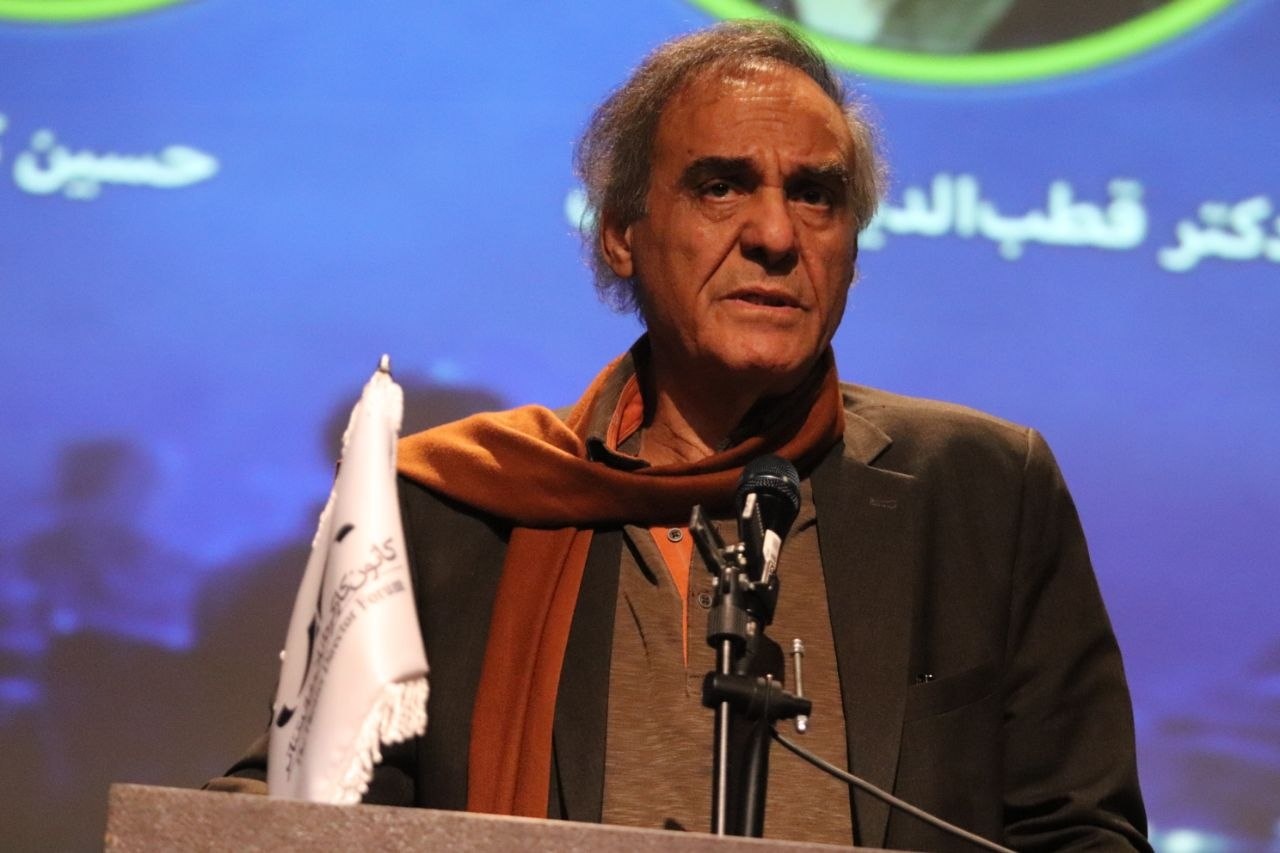 چرا کارگردانان حرفه‌ای تئاتر کم‌کار شده‌اند؟ از اقتصاد ناسالم و کمبود بودجه تا تئاتر بی‌مسئله و فقدان حمایت از گروه‌های مستقل