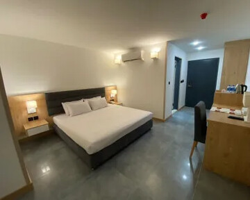 آیین‌نامه شورای هماهنگی گردشگری سلامت، دست دلال‌ها و واسطه‌ها را کوتاه می‌کند/ جامعه هتلداران قم آماده نقش‌آفرینی در زنجیره ملی توسعه گردشگری سلامت است