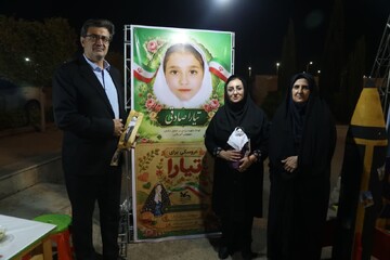 عروسک‌های مهربانی برای کودکان جنگ‌زده/ از سرو ۴۵۰۰ ساله ابرکوه تا گلزار شهدای میناب