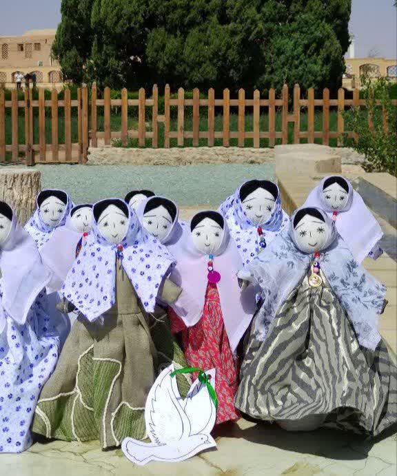 عروسک‌های مهربانی برای کودکان جنگ‌زده/ از سرو ۴۵۰۰ ساله ابرکوه تا گلزار شهدای میناب