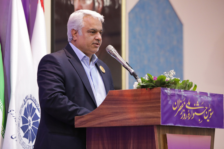 لوح ثبتی جشنواره بین‌المللی روز ملی زعفران در تقویم رویدادهای گردشگری کشور، رونمایی شد