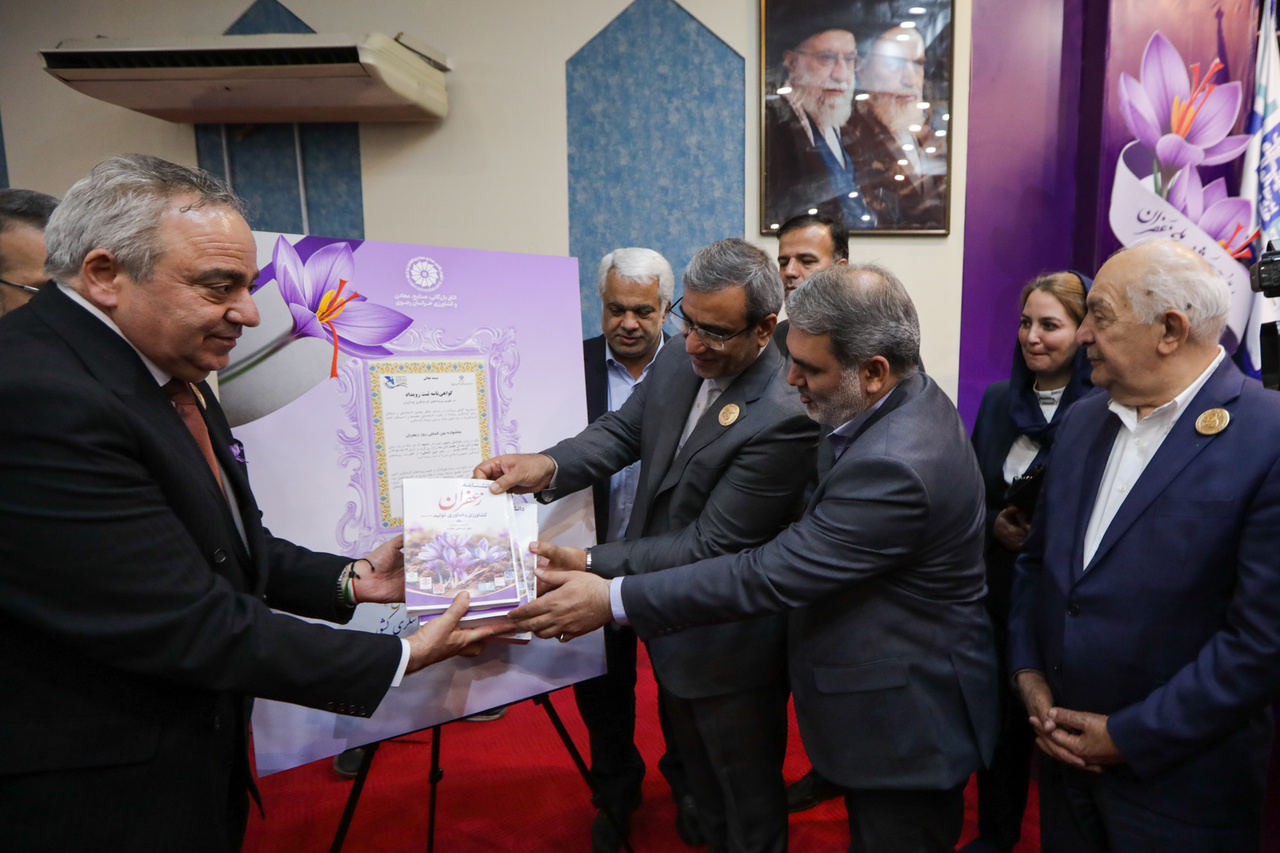 لوح ثبتی جشنواره بین‌المللی روز ملی زعفران در تقویم رویدادهای گردشگری کشور، رونمایی شد
