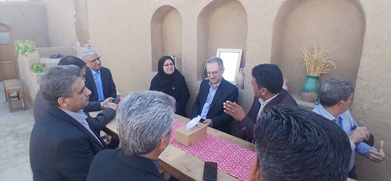 بازدید رئیس سازمان ملی استاندار ایران و معاون گردشگری کشور از روستای جهانی اصفهک