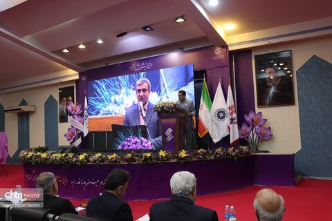 آیین رونمایی از گواهینامه ثبت جشنواره بین‌المللی روز ملی زعفران در تقویم رویدادهای گردشگری کشور که همزمان با همایش روز ملی زعفران برگزار شد