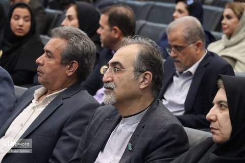آیین رونمایی از گواهینامه ثبت جشنواره بین‌المللی روز ملی زعفران در تقویم رویدادهای گردشگری کشور که همزمان با همایش روز ملی زعفران برگزار شد