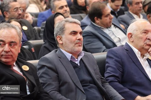 آیین رونمایی از گواهینامه ثبت جشنواره بین‌المللی روز ملی زعفران در تقویم رویدادهای گردشگری کشور که همزمان با همایش روز ملی زعفران برگزار شد