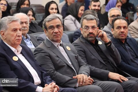 آیین رونمایی از گواهینامه ثبت جشنواره بین‌المللی روز ملی زعفران در تقویم رویدادهای گردشگری کشور که همزمان با همایش روز ملی زعفران برگزار شد