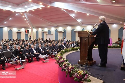 آیین رونمایی از گواهینامه ثبت جشنواره بین‌المللی روز ملی زعفران در تقویم رویدادهای گردشگری کشور که همزمان با همایش روز ملی زعفران برگزار شد