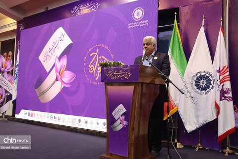 آیین رونمایی از گواهینامه ثبت جشنواره بین‌المللی روز ملی زعفران در تقویم رویدادهای گردشگری کشور که همزمان با همایش روز ملی زعفران برگزار شد