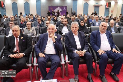 آیین رونمایی از گواهینامه ثبت جشنواره بین‌المللی روز ملی زعفران در تقویم رویدادهای گردشگری کشور که همزمان با همایش روز ملی زعفران برگزار شد