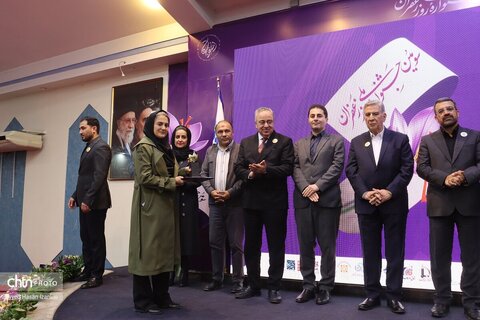 آیین رونمایی از گواهینامه ثبت جشنواره بین‌المللی روز ملی زعفران در تقویم رویدادهای گردشگری کشور که همزمان با همایش روز ملی زعفران برگزار شد