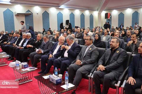 آیین رونمایی از گواهینامه ثبت جشنواره بین‌المللی روز ملی زعفران در تقویم رویدادهای گردشگری کشور که همزمان با همایش روز ملی زعفران برگزار شد