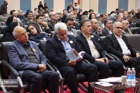 آیین رونمایی از گواهینامه ثبت جشنواره بین‌المللی روز ملی زعفران در تقویم رویدادهای گردشگری کشور که همزمان با همایش روز ملی زعفران برگزار شد