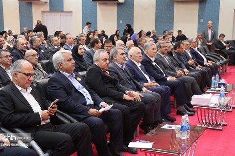 آیین رونمایی از گواهینامه ثبت جشنواره بین‌المللی روز ملی زعفران در تقویم رویدادهای گردشگری کشور که همزمان با همایش روز ملی زعفران برگزار شد