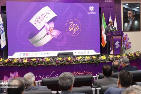 آیین رونمایی از گواهینامه ثبت جشنواره بین‌المللی روز ملی زعفران در تقویم رویدادهای گردشگری کشور که همزمان با همایش روز ملی زعفران برگزار شد