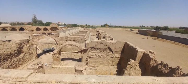 آغاز فاز دوم عملیات مرمت کاروانسرای تاریخی مجدالممالک دولت‌آباد/ تداوم مسیر احیای یکی از بناهای ارزشمند تاریخی استان مرکزی