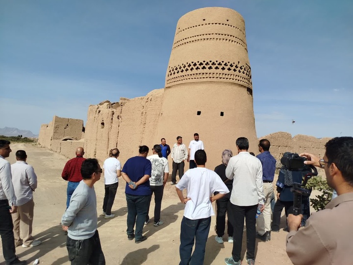 کوهنوردان استان یزد با ظرفیت‌های تاریخی و فرهنگی شهرستان بهاباد آشنا شدند