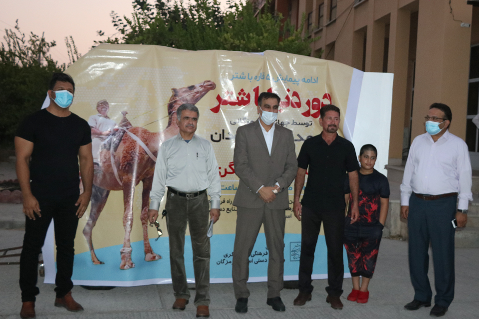 مراسم ادامه پیمایش 5 قاره با شتر در بندرعباس برگزار شد