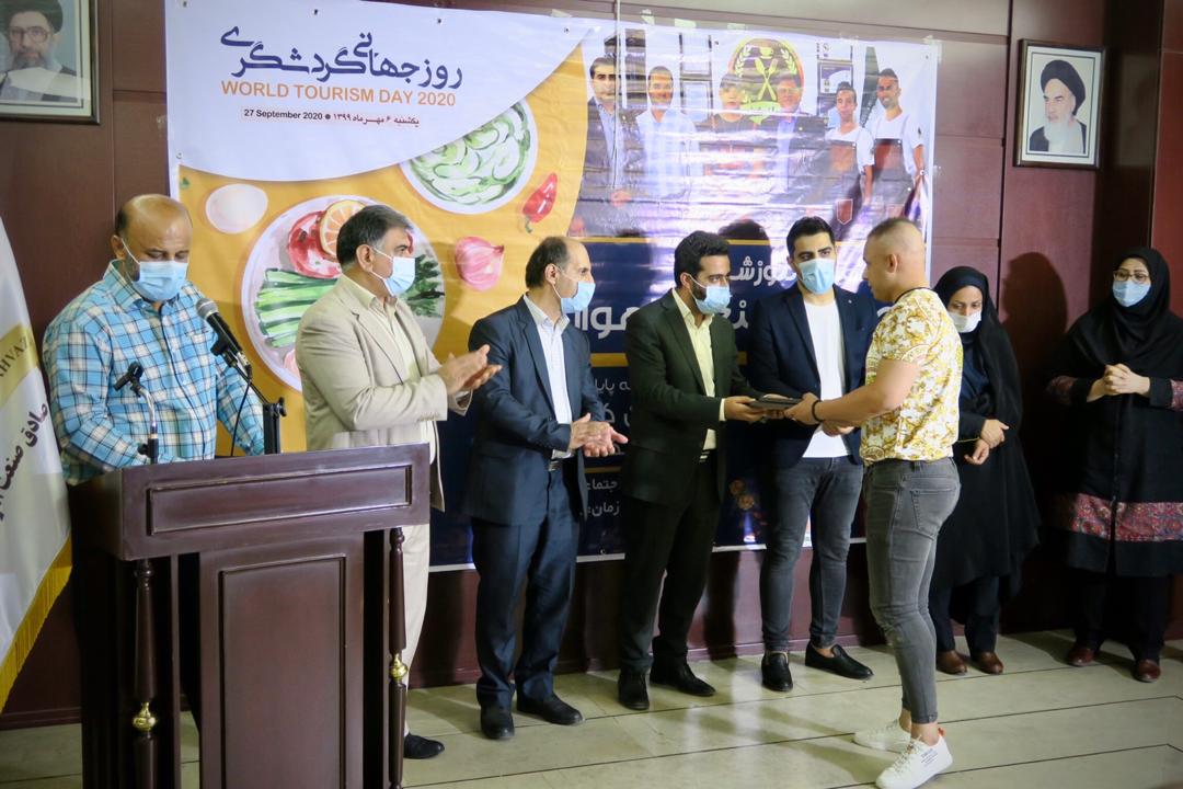 اعطای گواهینامه پایان دوره آموزشی به فراگیران اولین مؤسسه نوشیدنی خوزستان
