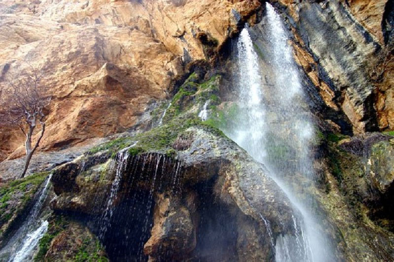 آغاز عملیات محوطه‌سازی منطقه نمونه گردشگری آبشار شالولاک در شهرستان لنجان