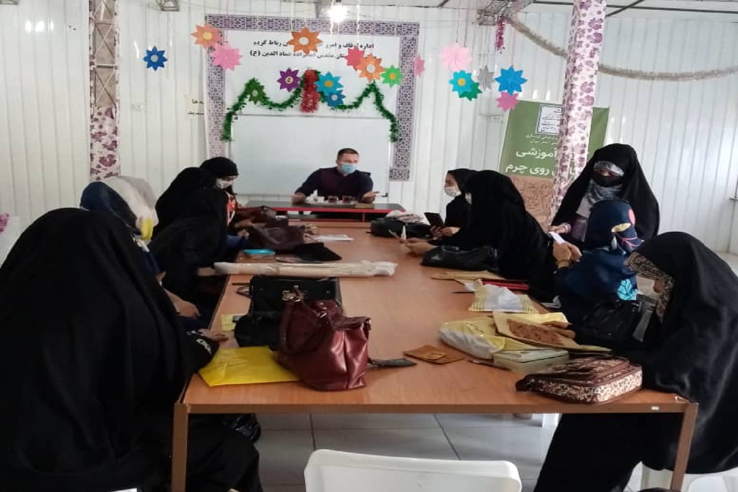 پایان دوره آموزش حکاکی روی چرم در تهران