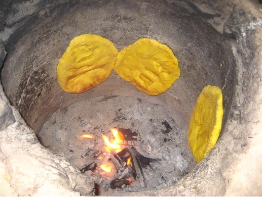 ساخت تنور محلی پخت نان در خراسان شمالی، میراث گذشتگان برای امروز