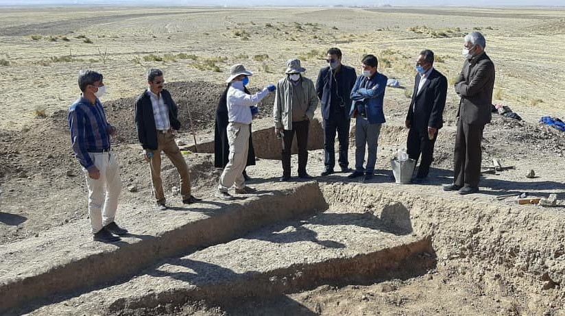 بازدید رئیس پژوهشکده باستان‌شناسی کشور از محوطه تاریخی ویران‌شهر فاروج