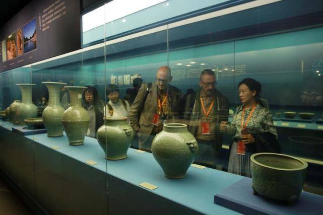  بازگشت ظروف سلادون موزه ملی ایران از چین