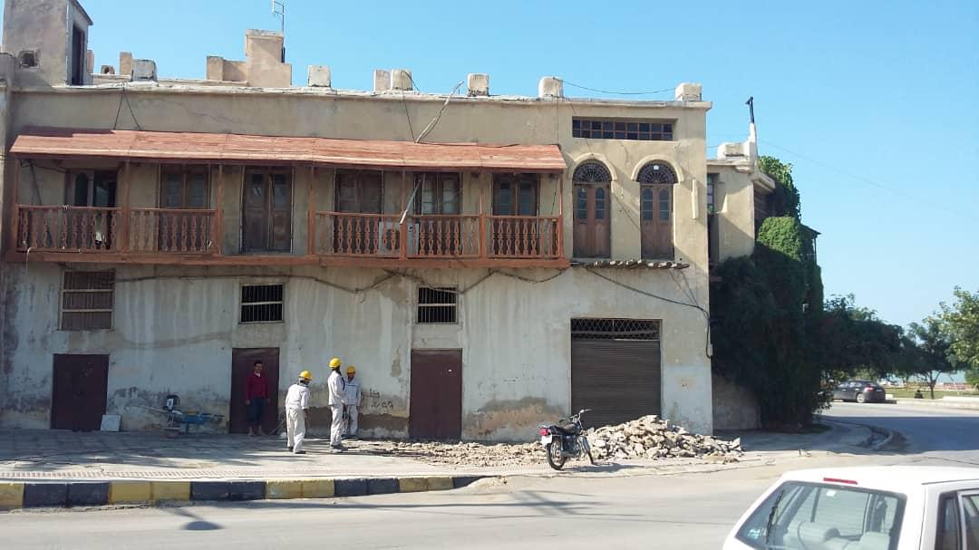 آغاز عملیات رفع خطر 2 عمارت تاریخی در بوشهر