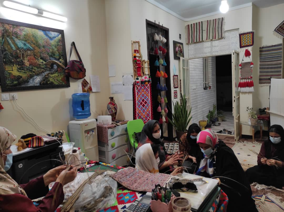 دوره آموزش صنایع‌دستی به زنان سرپرست خانوار در بوشهر برگزار شد