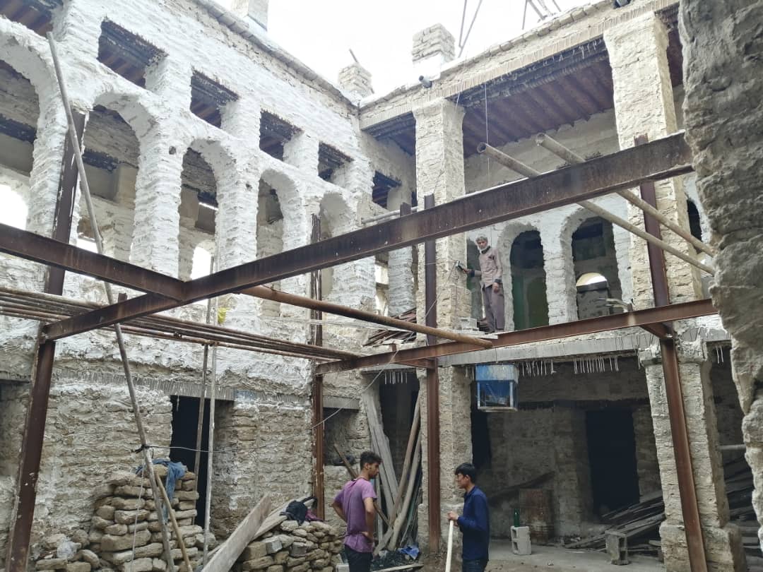 آغاز عملیات سبک‌سازی سقف عمارت رفیعی در بوشهر