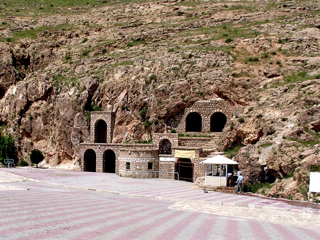  زیرساخت‌های گردشگری در محوطه غار کتله خور تکمیل شد